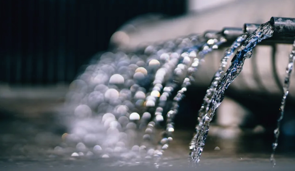 杭州多個(gè)小區(qū)自來水發(fā)臭！居民：像老鼠尸體的氣味