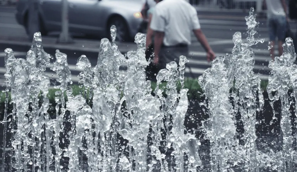 因拖欠污水處理費(fèi)，污水廠起訴縣政府索賠5.7億，當(dāng)?shù)財(cái)M回購化債